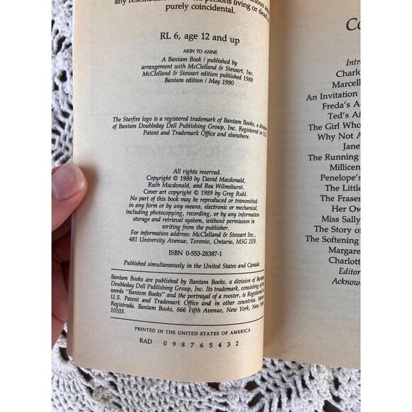 Akin to Anne: L.M. Montgomery Tales, 1989 Vintage Paperback - Picture 2 of 4